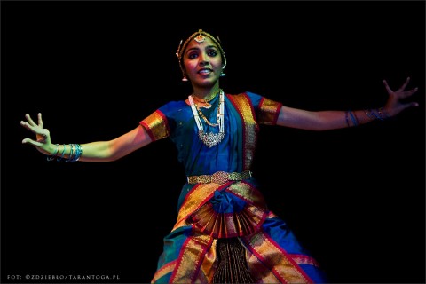 Festiwal Bez Granic w Różanymstoku – tańcząca młodzież z Bombaju – 25 maj 2012 r.